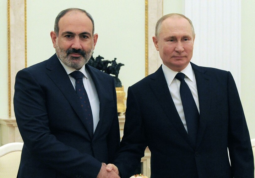 Путин и Пашинян обсудили по телефону ситуацию в Карабахе