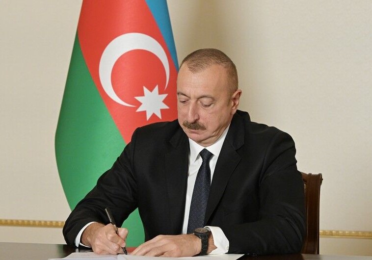 Президент Ильхам Алиев наградил группу военнослужащих орденами и медалями