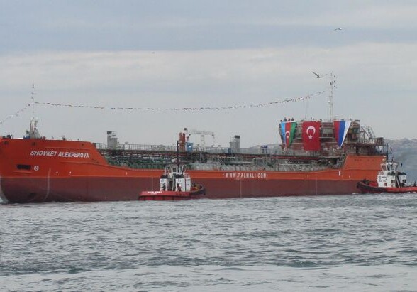 Спущен на воду танкер «Шовкет Алекперова» (ФОТО)