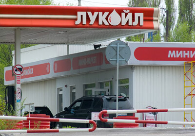  «Лукойл» продал все заправки в Крыму