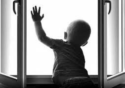 В Сумгаите 3-летний ребенок упал с 9-го этажа