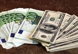 Курс маната повысился к доллару и евро