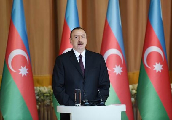Президент Ильхам Алиев принял участие в официальном приеме по случаю Дня Республики (Фотовлено-Доба)