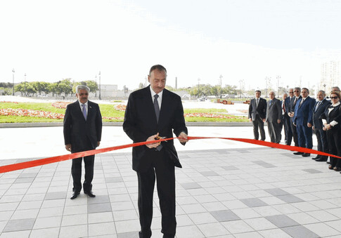 Президент Азербайджана принял участие в открытии нового здания SOCAR (Фото)