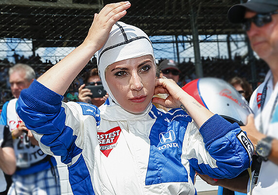 Леди Гага приняла участие в автогонке (Фото)
