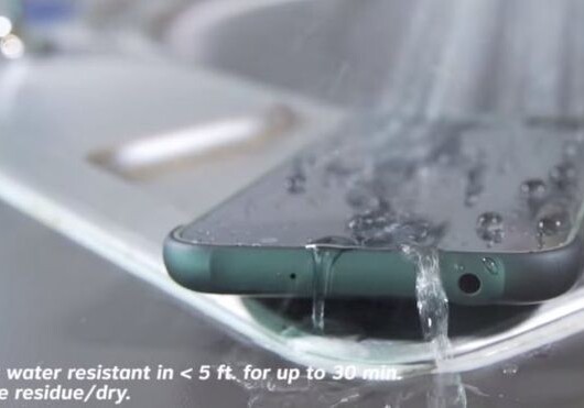 Телефон Samsung провалил тест на водонепроницаемость