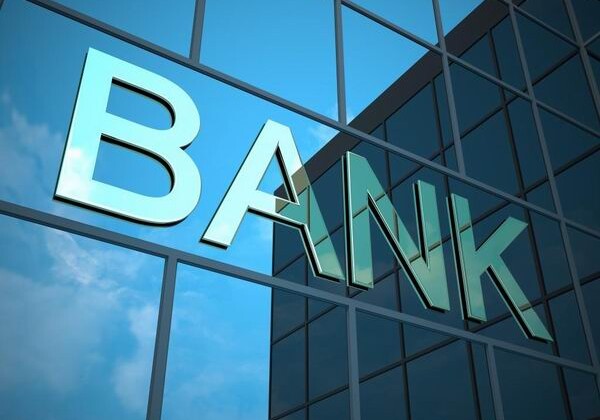 Два банка в Азербайджане объявлены банкротами