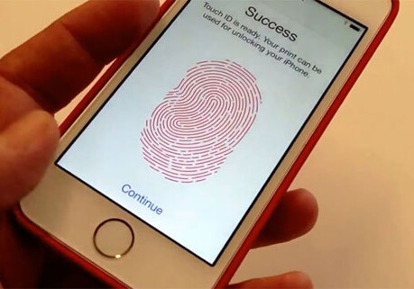 В случает кражи iPhone сохранит отпечатки пальцев и фотографии воров