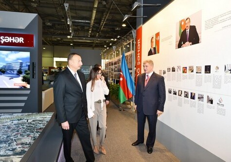 Президент Ильхам Алиев ознакомился с международной выставкой недвижимости и инвестиций (Фото)