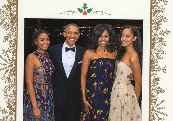 Барак Обама и его семья разослали свою последнюю рождественскую открытку из Белого дома