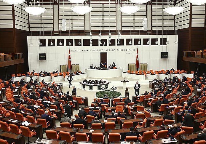 Парламент Турции принял пакет изменений в конституцию страны -  Полномочия президента расширены
