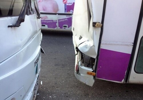 В Баку столкнулись два автобуса (Фото)