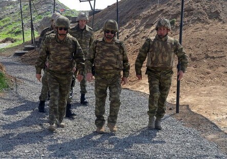 Министр обороны Азербайджана проверил уровень боевой подготовки подразделений на передовой (Фото)