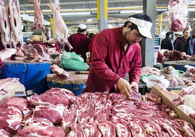 В Азербайджане требуют остановить продажу неупакованного мяса 