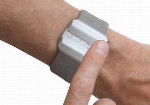 IT-компания Азербайджана разработала прототип часов для незрячих