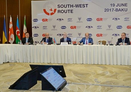 В Баку проходит встреча глав железнодорожных ведомств пяти стран