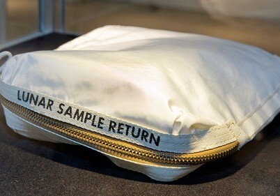 Мешок с собранной Нилом Армстронгом лунной пылью продан почти за $2 млн
