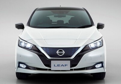 Nissan официально представил новое поколение электромобиля (Фото)
