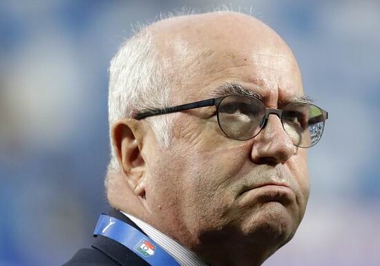 Президент Итальянской федерации футбола подал в отставку