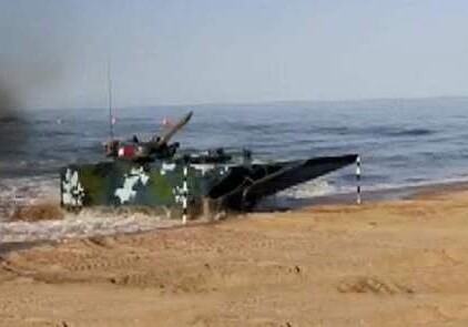 В Китае создали самый скоростной плавающий танк (Видео)