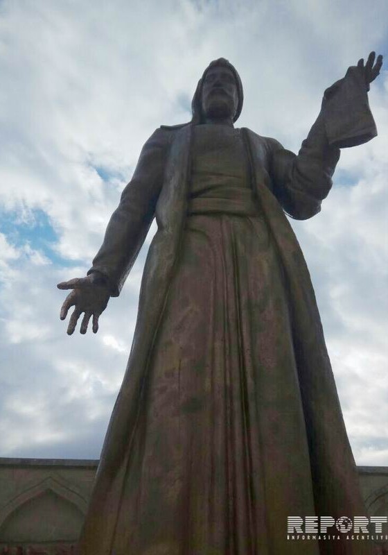 В Дербенте восстановили памятник Низами Гянджеви (Фото)