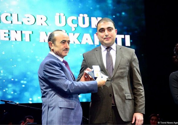 В Азербайджане вручены Президентские премии для молодежи (Фото-Обновлено)