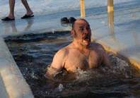 Плавание в ледяной воде оказалось мощным оружием против болей