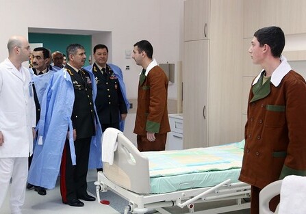 Закир Гасанов встретился с военными, проходящими лечение в госпитале (Фото)