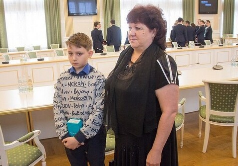 «Из Азербайджана пришла посылка с фруктами и чаем» – Бабушка выпрыгнувшего из «Зимней вишни» мальчика