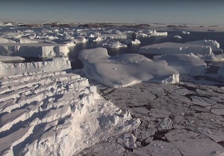 Лед в Антарктике тает с рекордной скоростью (Видео)