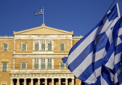 Парламент Греции отклонил вотум недоверия правительству Ципраса