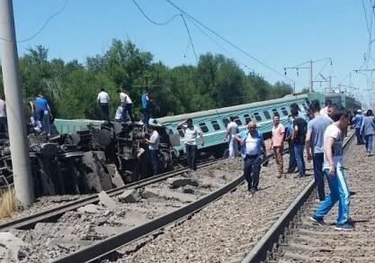 В Казахстане сошел с рельсов поезд, есть погибший (Фото-Видео)