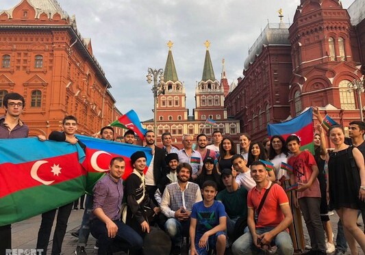 Азербайджанцы Москвы устроили флешмоб в преддверии финала ЧМ-2018 (Фото)