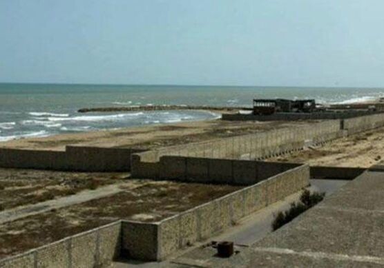 Перекрытый доступ к морю: на Абшероне начинается снос незаконных построек на пляжах