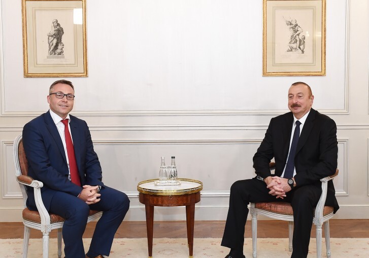 Ильхам Алиев встретился в Париже с президентом компании Iveco France