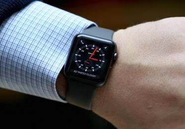 Умные часы Apple Watch Series 4 появились на видео