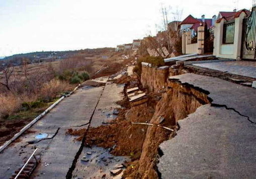 Напряженность на территории Зых остается:  большинство домов на тектонической линии деформированы