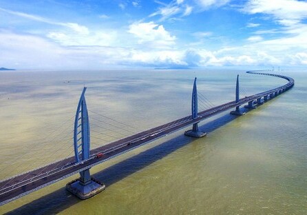 В Китае открывается самый длинный мост в мире (Фото)
