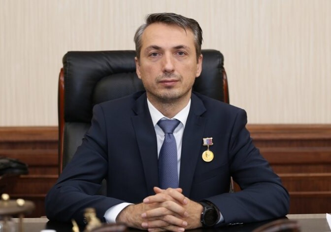 Знакомьтесь, азербайджанец Эльхан Сулейманов - министр здравоохранения Чечни