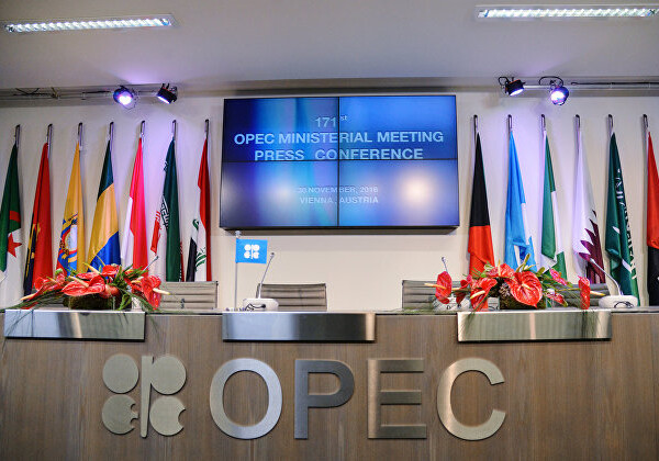 Страны ОПЕК+ договорились сократить добычу нефти  (Видео)