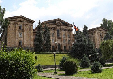 В Армении наступил «день тишины»