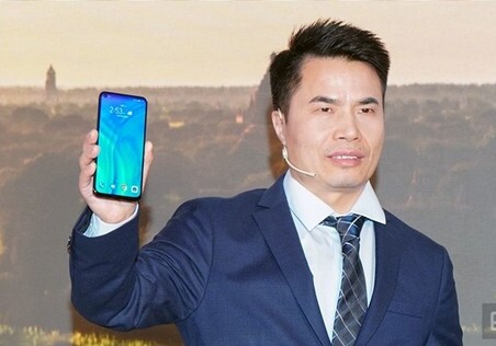 Компания Huawei показала «дырявый» смартфон (Фото)