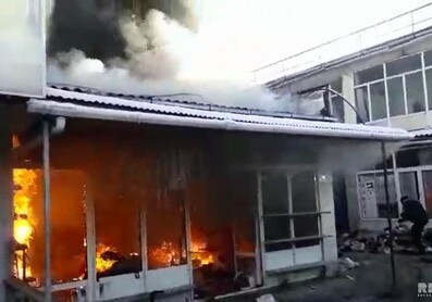 В Губе произошел пожар в торговом центре (Фото-Видео)