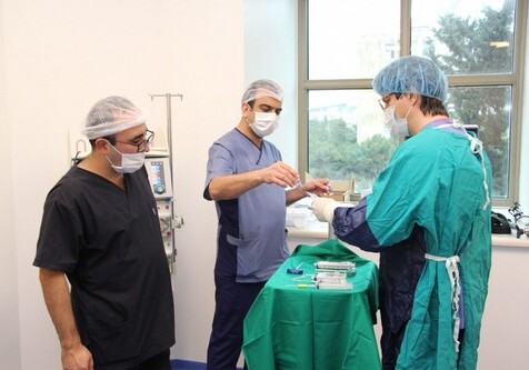 В Азербайджане впервые проведена трансплантация стволовых клеток, извлеченных из костного мозга и жировой ткани (Фото)