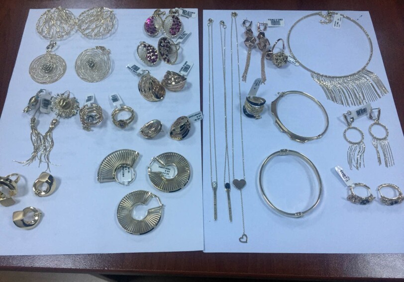 Предотвращена попытка незаконного ввоза в Азербайджан большого количества золотых изделий (Фото)