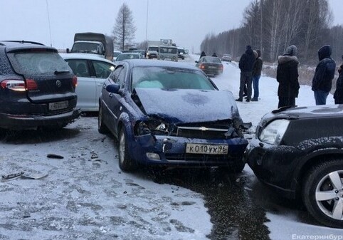 Из-за снега и тумана на трассе Баку-Евлах произошла цепная авария