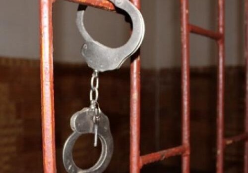Суд приговорил обвиняемую в торговле людьми женщину к условному сроку