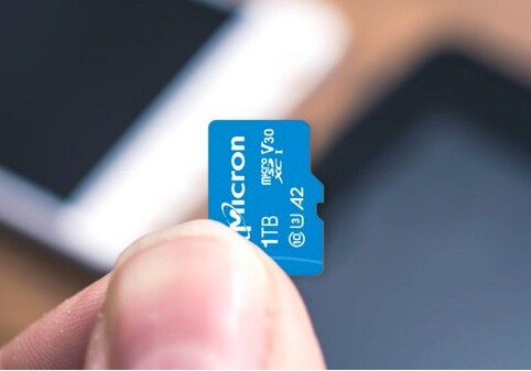 Одновременно выпущены сразу две «первые в мире» карты microSD на 1 ТБ