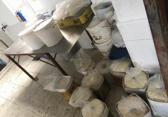 В Азербайджане обнаружен незаконный цех по производству сыра (Фото)