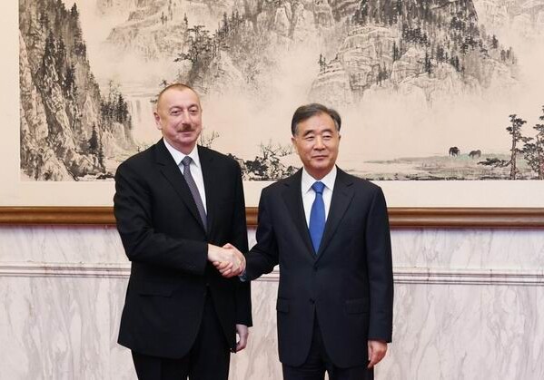 Ильхам Алиев встретился с членом Политбюро Центрального комитета Коммунистической партии Китая Ван Яном (Фото)